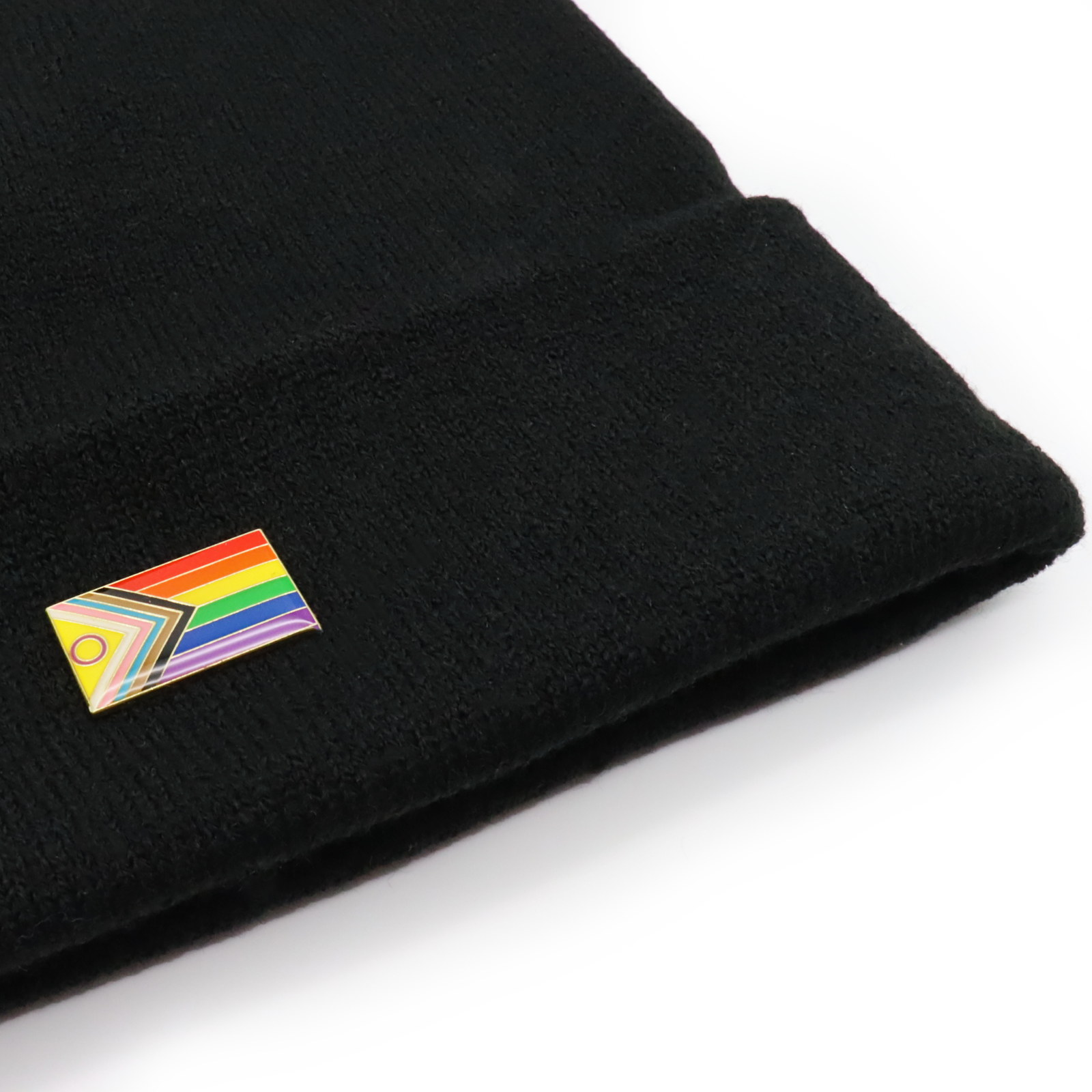 Progress Pride Pin an Wintermütze (schwarz)