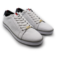 Diversity Schnürsenkel Badges (Lace Locks) an weißen Schuhen